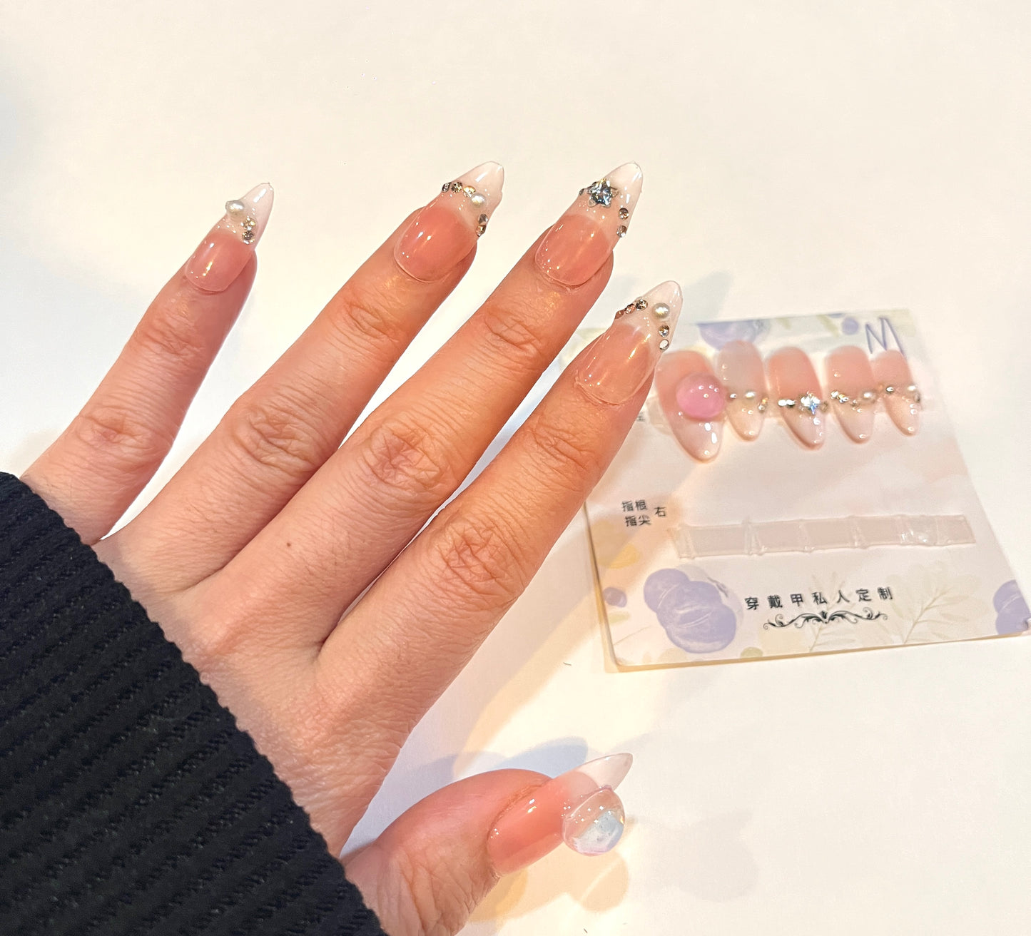 Elegant Pearl Gradient Press-On Nails – Pink & White 3D Charm Design