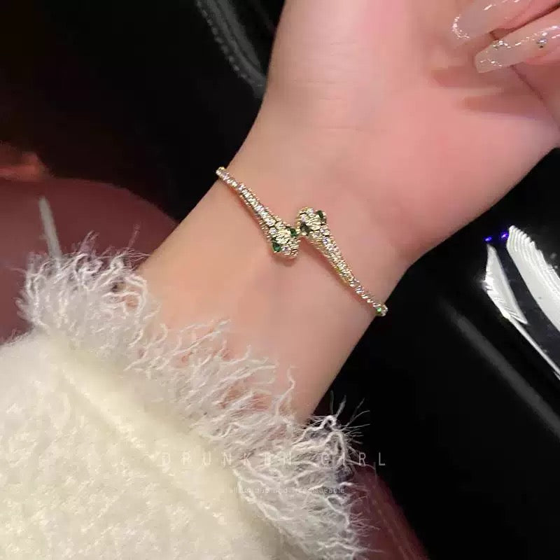 Unique designable green eyes snake chain bracelet Good quality