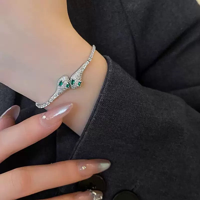 Unique designable green eyes snake chain bracelet Good quality