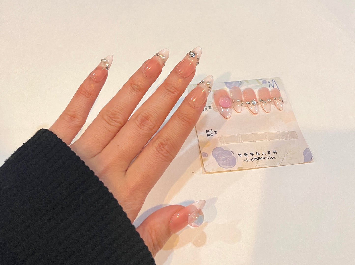Elegant Pearl Gradient Press-On Nails – Pink & White 3D Charm Design