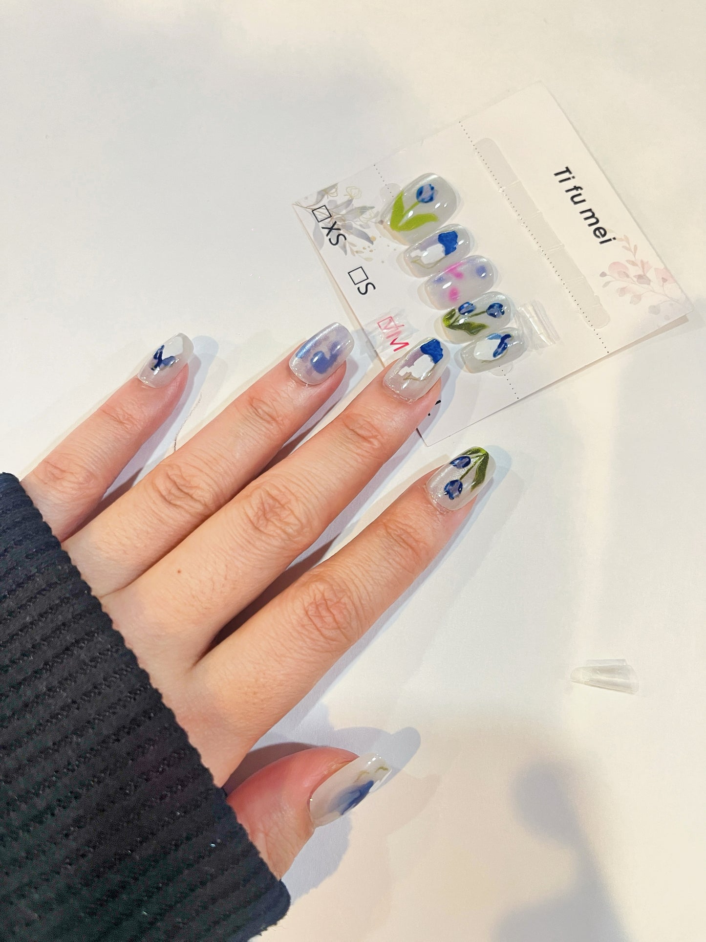 Blue Blossom Press-On Nails – Watercolor Floral Design (M Size)