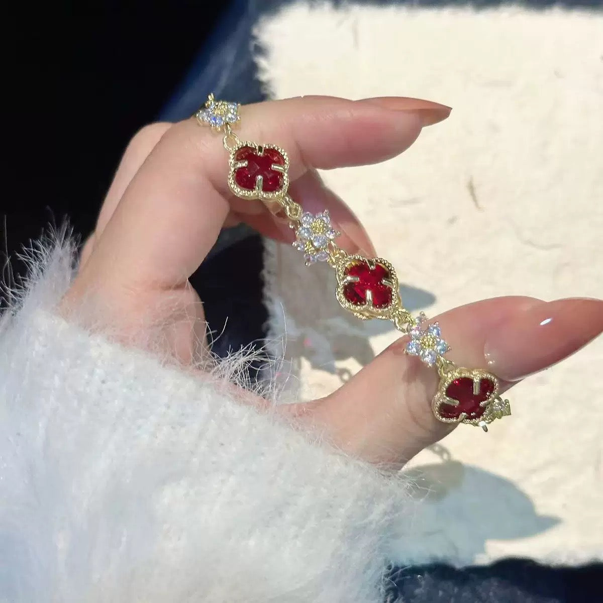 Elegant Clover Crystal Bracelet – 4 Colors Available