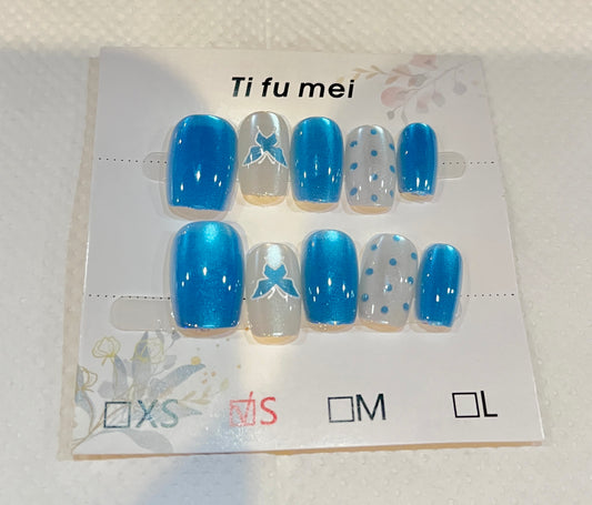 short sky-blue two-tone butterfly press-on nails